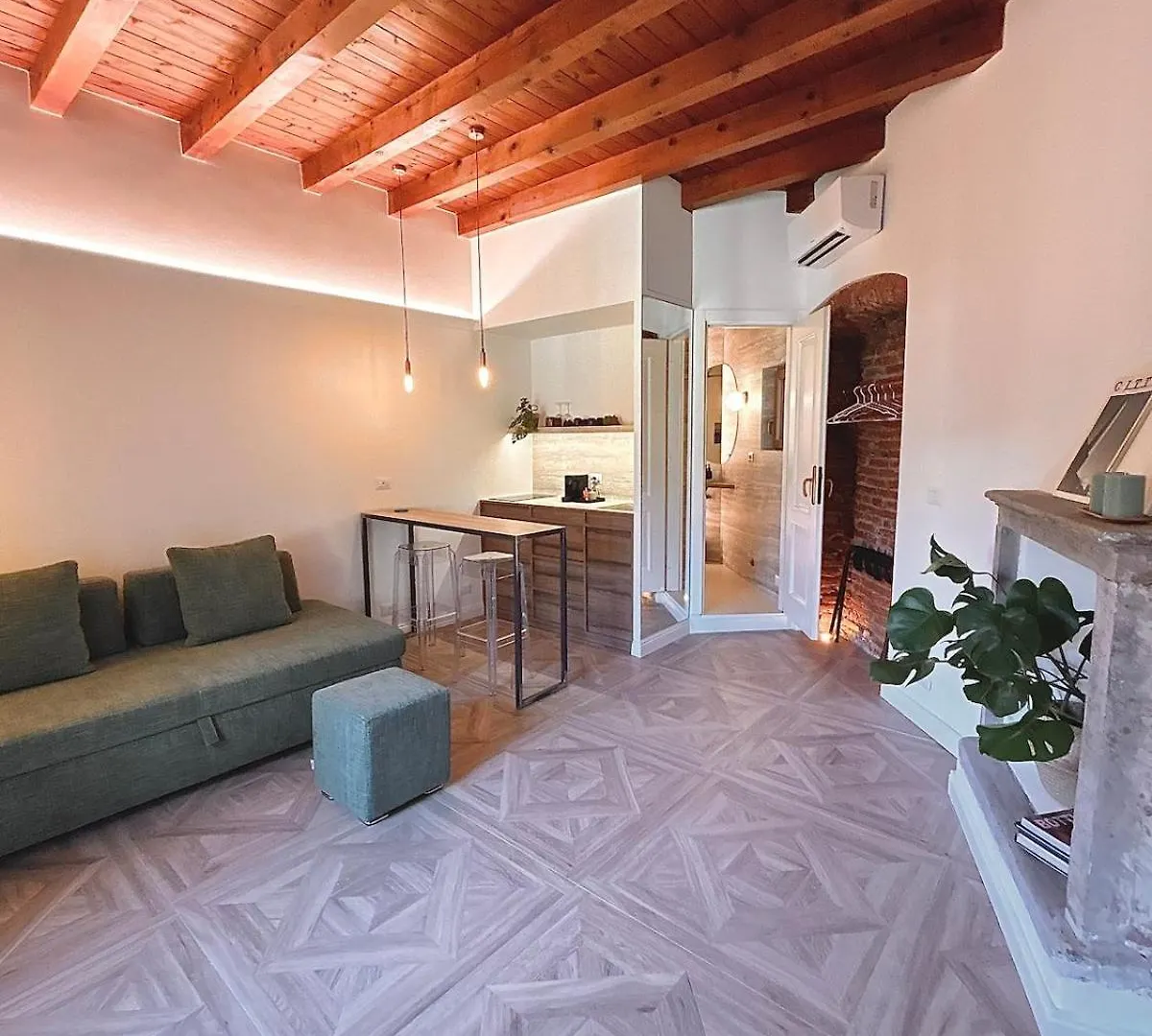Design Suite Milano 0*,